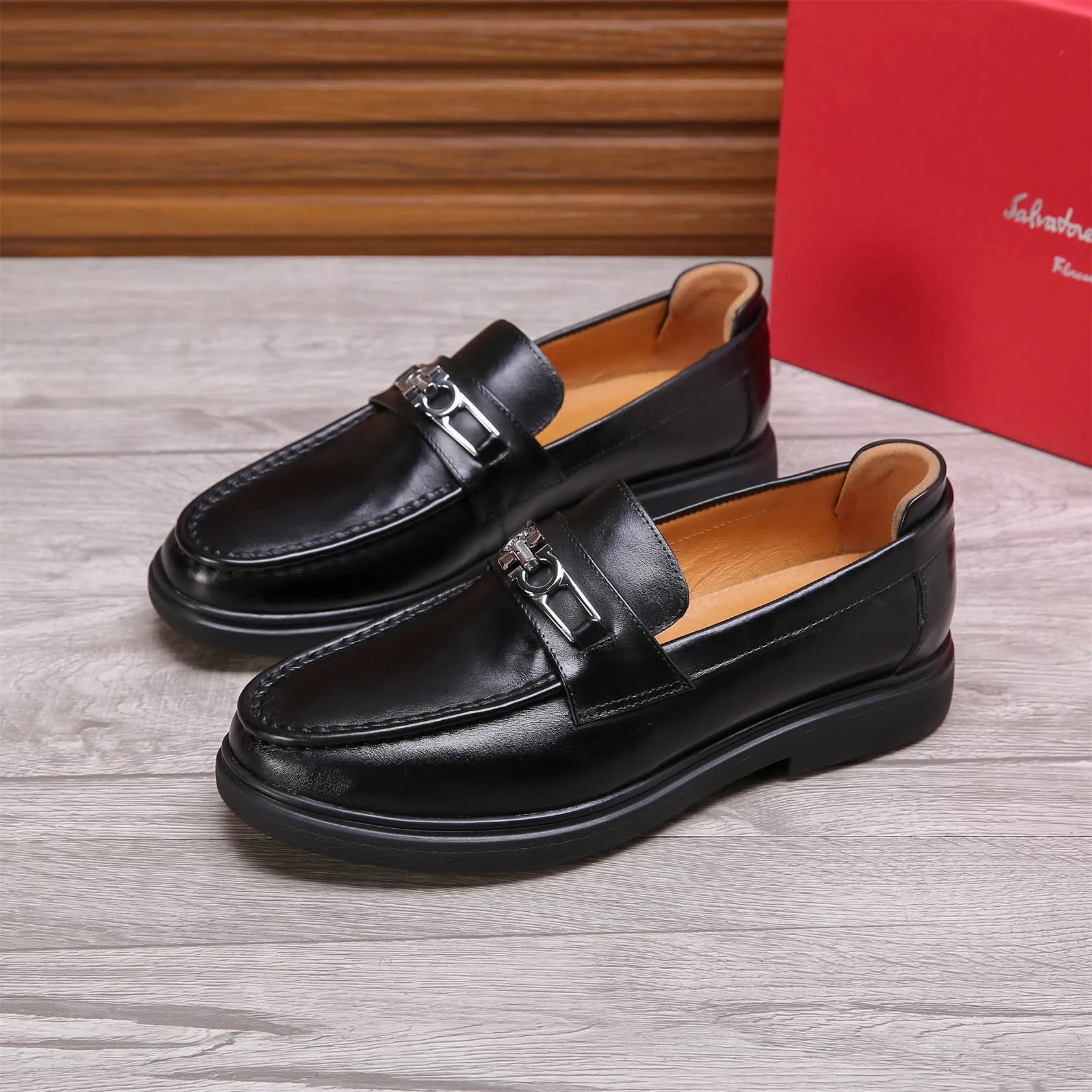 Men's shoes 💰460 🕷🕷🐂【Ferragamo】Ferragamo Popular fashionable casual shoes🇨🇳Official website counter 1:1 production, original mold opening💯Good quality visible, imported high-end first-layer waxed calfskin, water-dyed🐂leather lining🌿very clear texture, high-quality waterproof, non-slip and wear-resistant outsole🎋high quality and low price, truly handmade🍓Black optional! Code number 38-44 (45-46 customized)......
